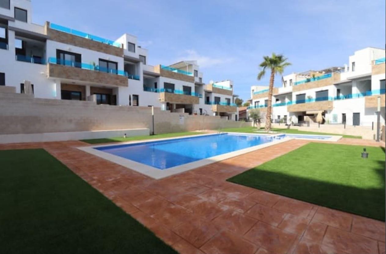 3 soveværelse Rækkehus til salg i Bigastro med swimmingpool - € 250.000 (Ref: 9620896)