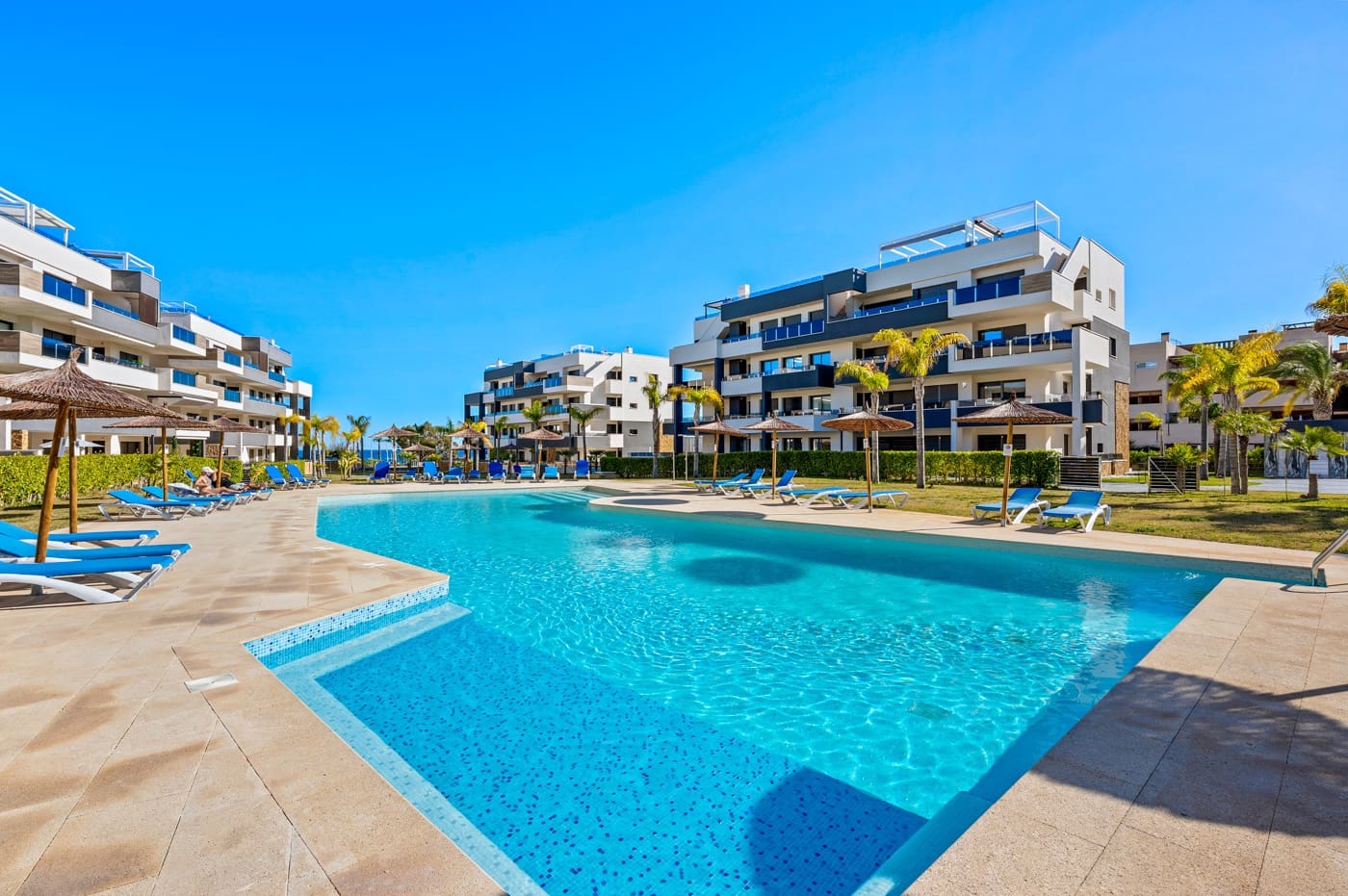 3 Zimmer Apartment zu verkaufen in Playa Flamenca mit Pool Garage - 589.900 € (Ref: 9627343)