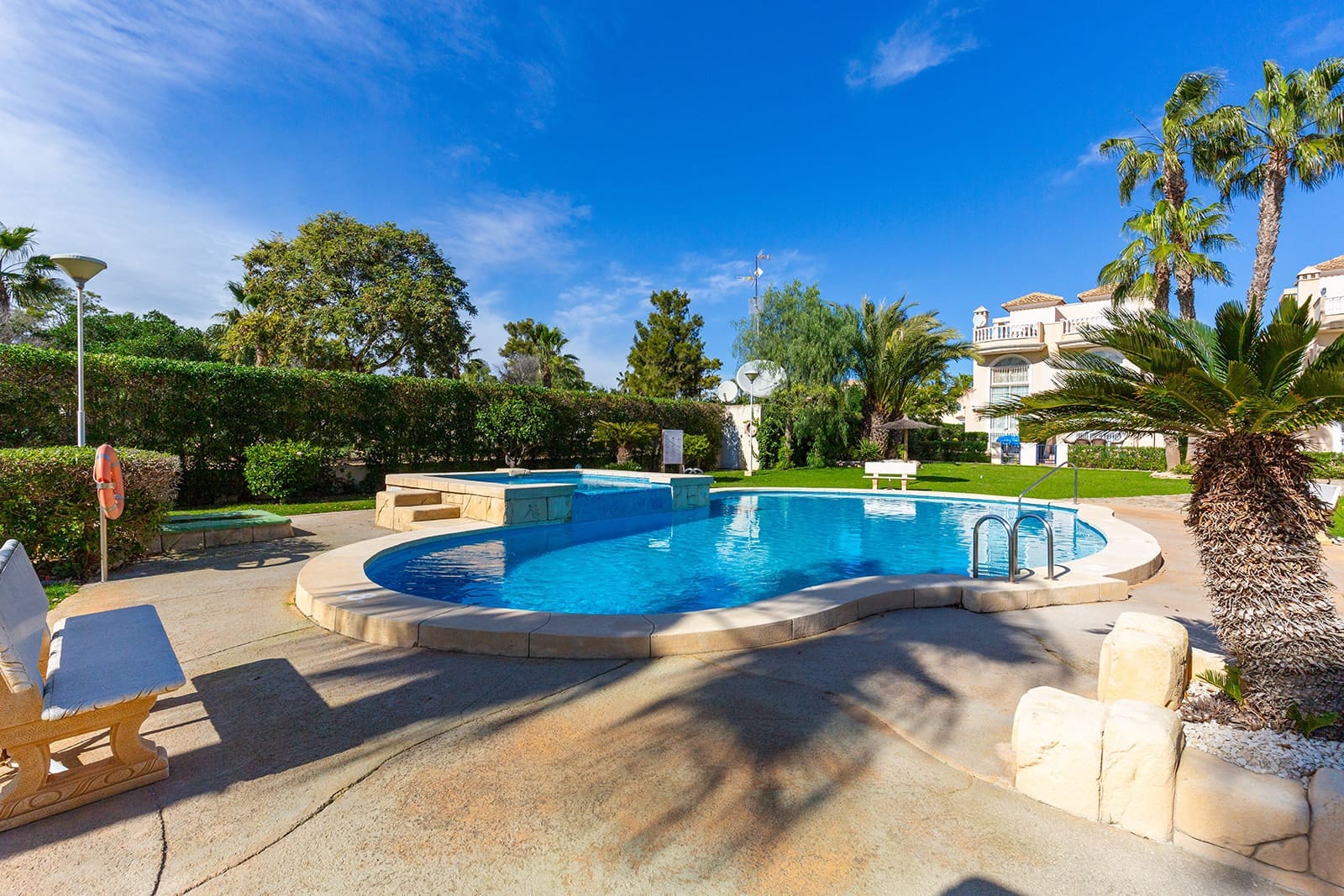 2 makuuhuone Huvila myytävänä paikassa El Raso mukana uima-altaan - 250 000 € (Ref: 9627353)