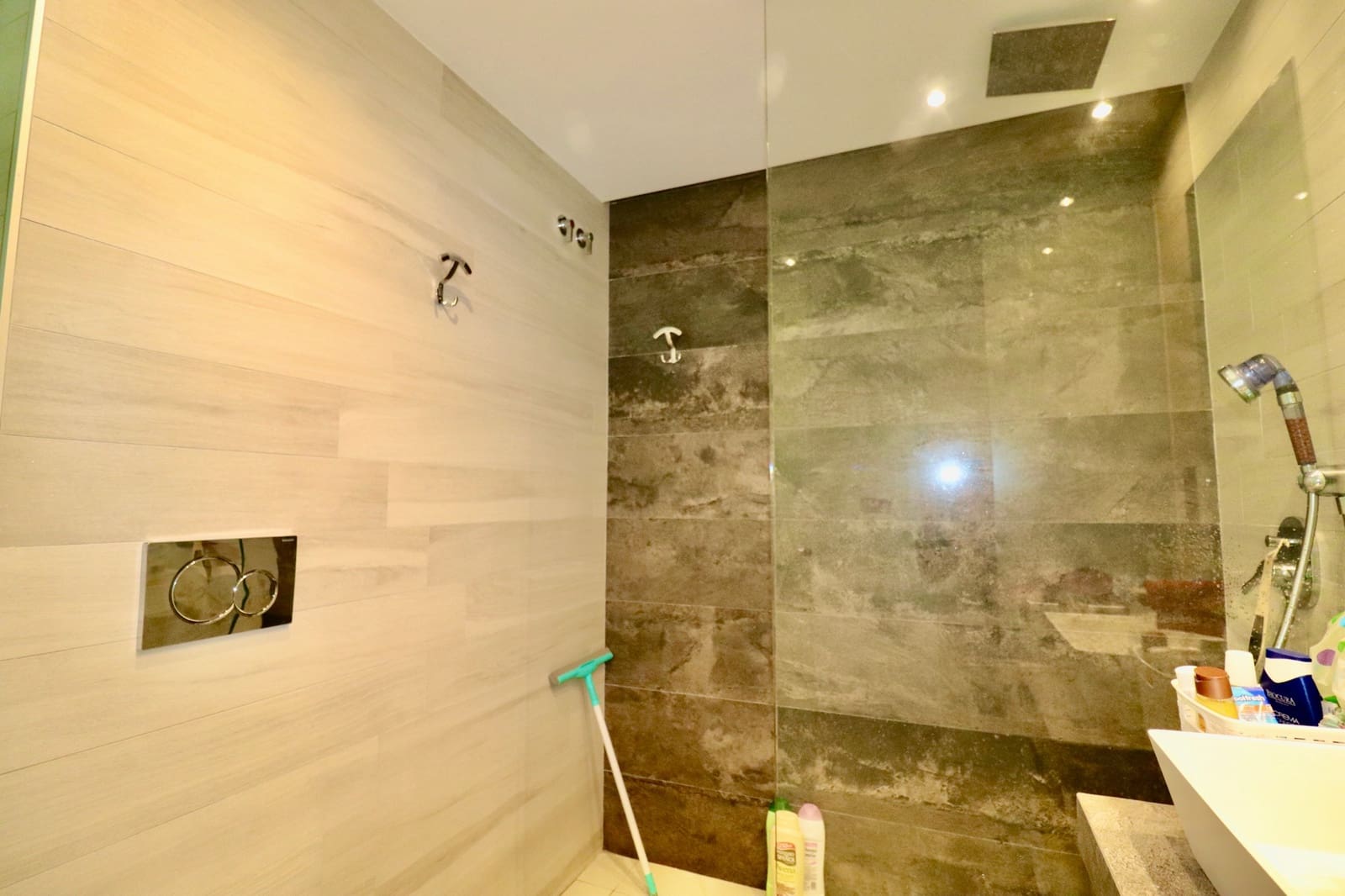 3 bedroom Beach Apartment for sale in Guardamar del Segura with pool garage - € 269,500 (Ref: 9627368)