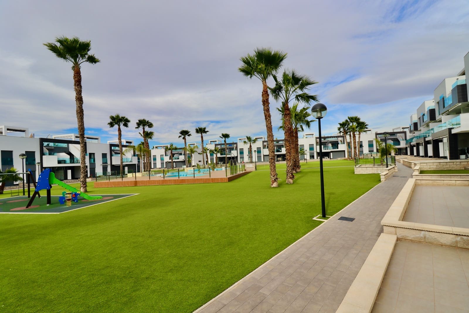 3 bedroom Beach Apartment for sale in Guardamar del Segura with pool garage - € 269,500 (Ref: 9627368)