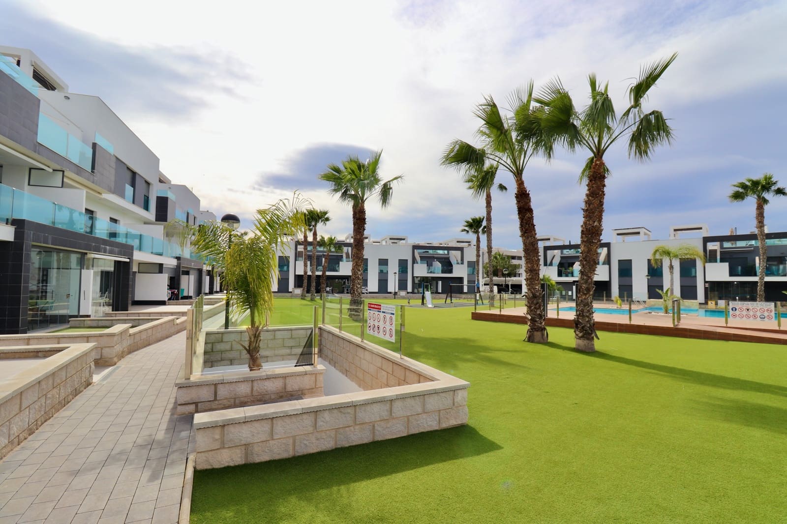 3 bedroom Beach Apartment for sale in Guardamar del Segura with pool garage - € 269,500 (Ref: 9627368)