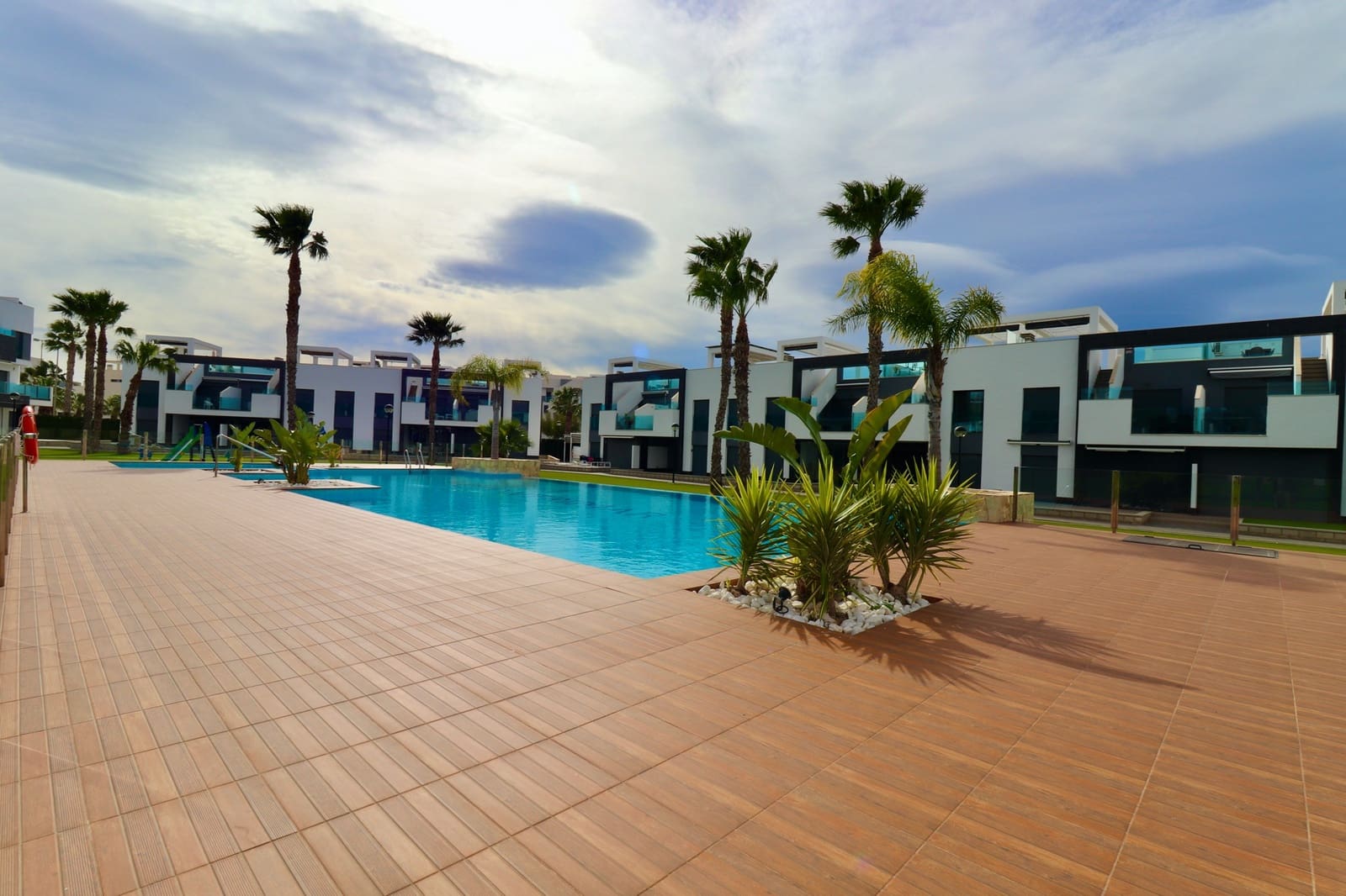3 bedroom Beach Apartment for sale in Guardamar del Segura with pool garage - € 269,500 (Ref: 9627368)
