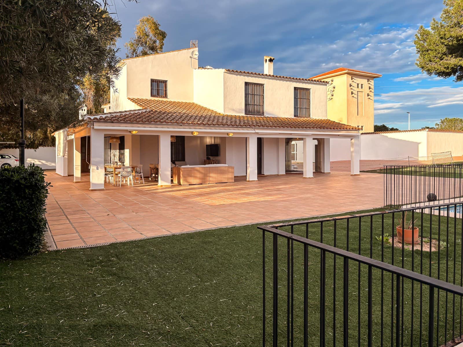 4 soveværelse Villa til salg i Santa Pola med swimmingpool - € 890.000 (Ref: 9629801)