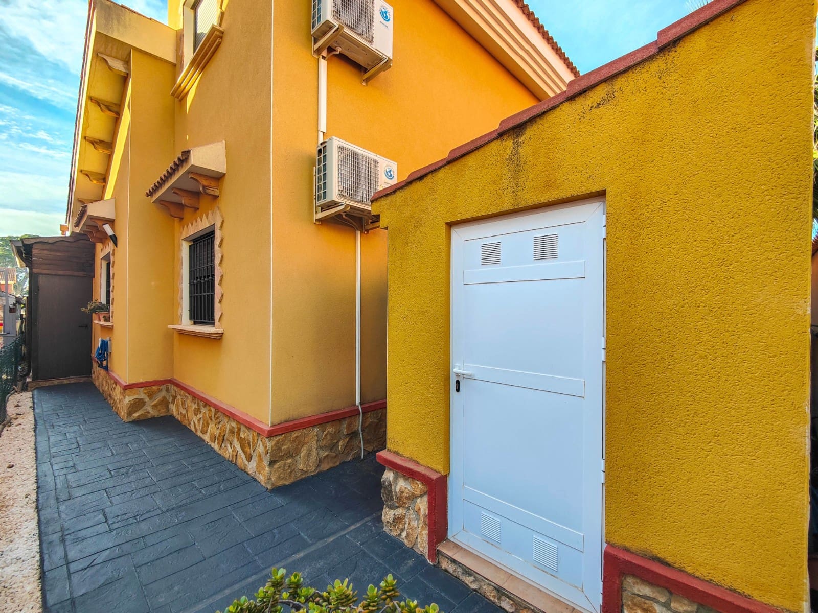 3 sypialnia Willa na sprzedaż w Guardamar del Segura z basenem garażem - 365 000 € (Ref: 9629803)