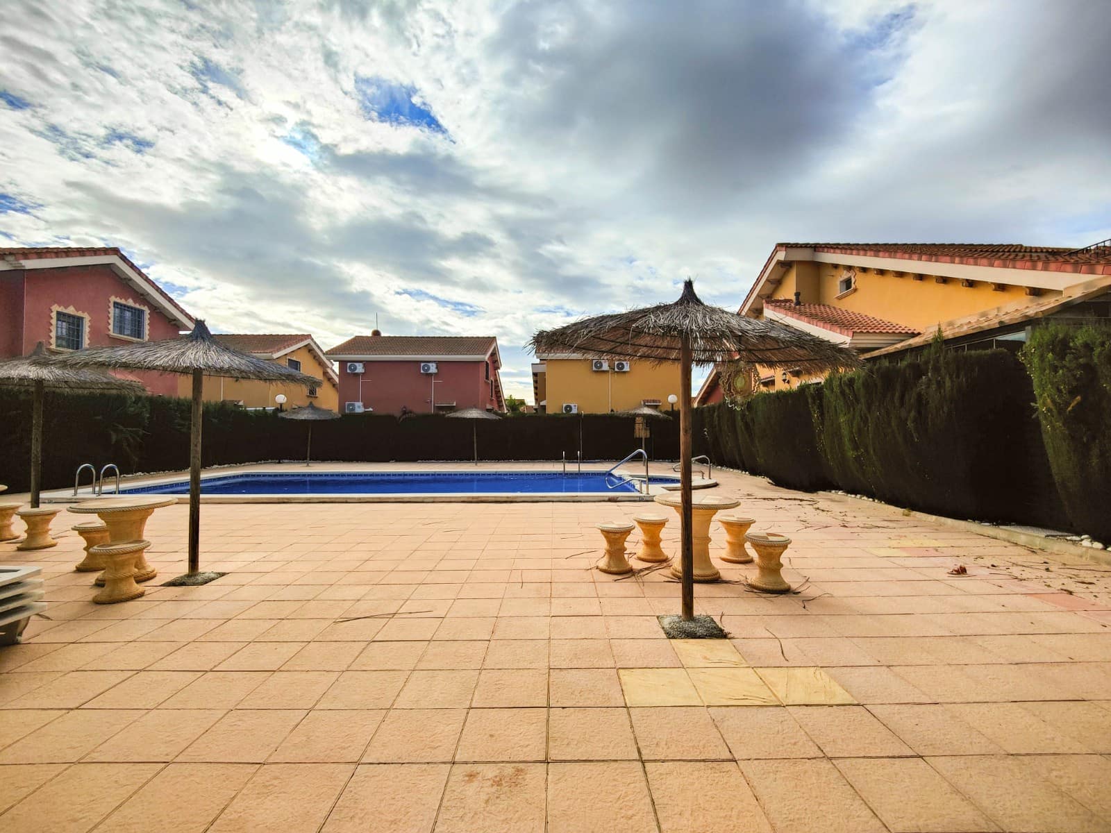 3 sypialnia Willa na sprzedaż w Guardamar del Segura z basenem garażem - 365 000 € (Ref: 9629803)