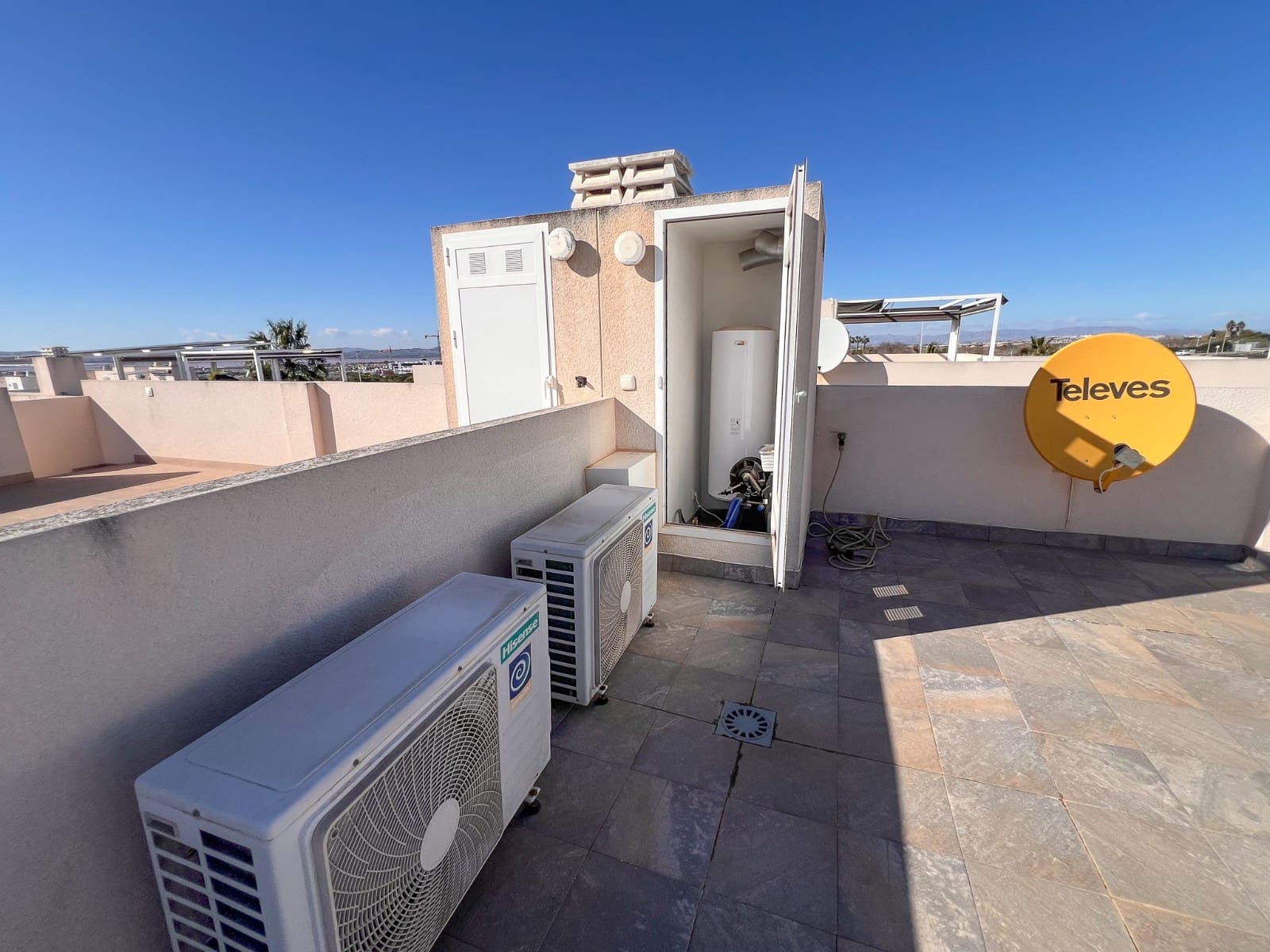 Chalet de 3 habitaciones en Torrevieja en venta con piscina garaje - 399.900 € (Ref: 9629806)