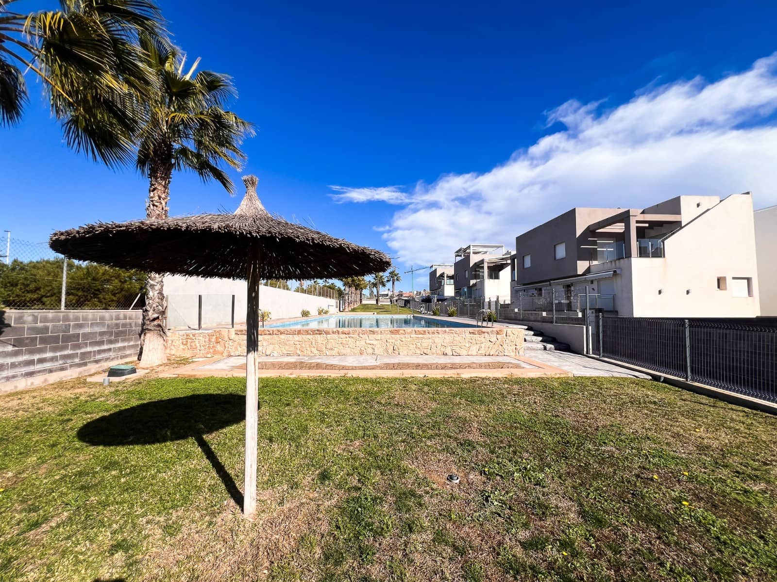 Chalet de 3 habitaciones en Torrevieja en venta con piscina garaje - 399.900 € (Ref: 9629806)