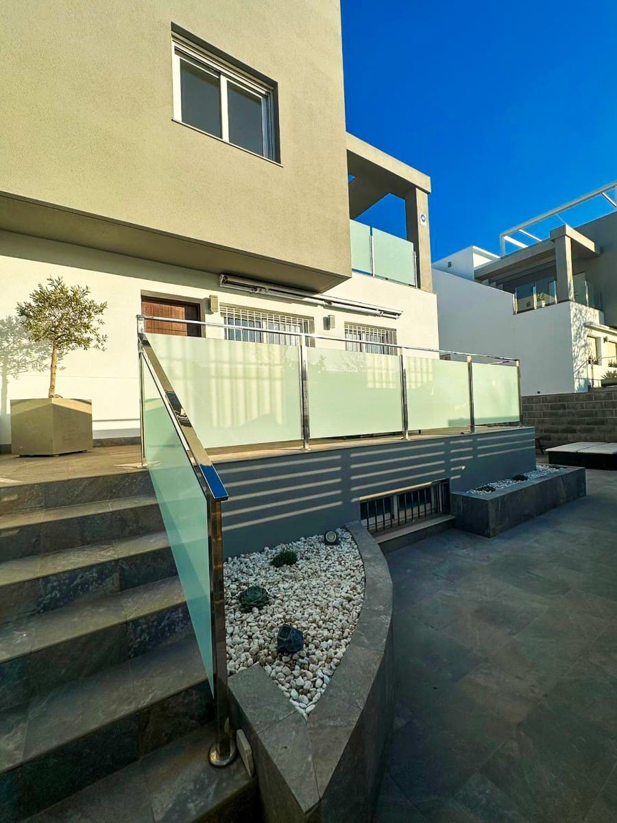 3 quarto Moradia para venda em Torrevieja com piscina garagem - 399 900 € (Ref: 9629806)