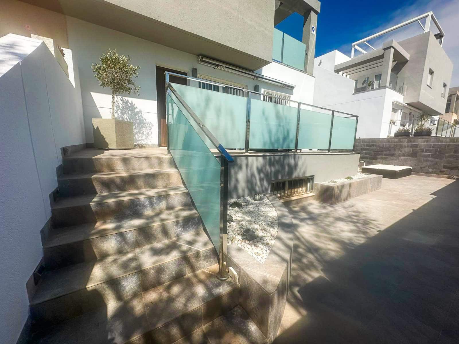 3 quarto Moradia para venda em Torrevieja com piscina garagem - 399 900 € (Ref: 9629806)