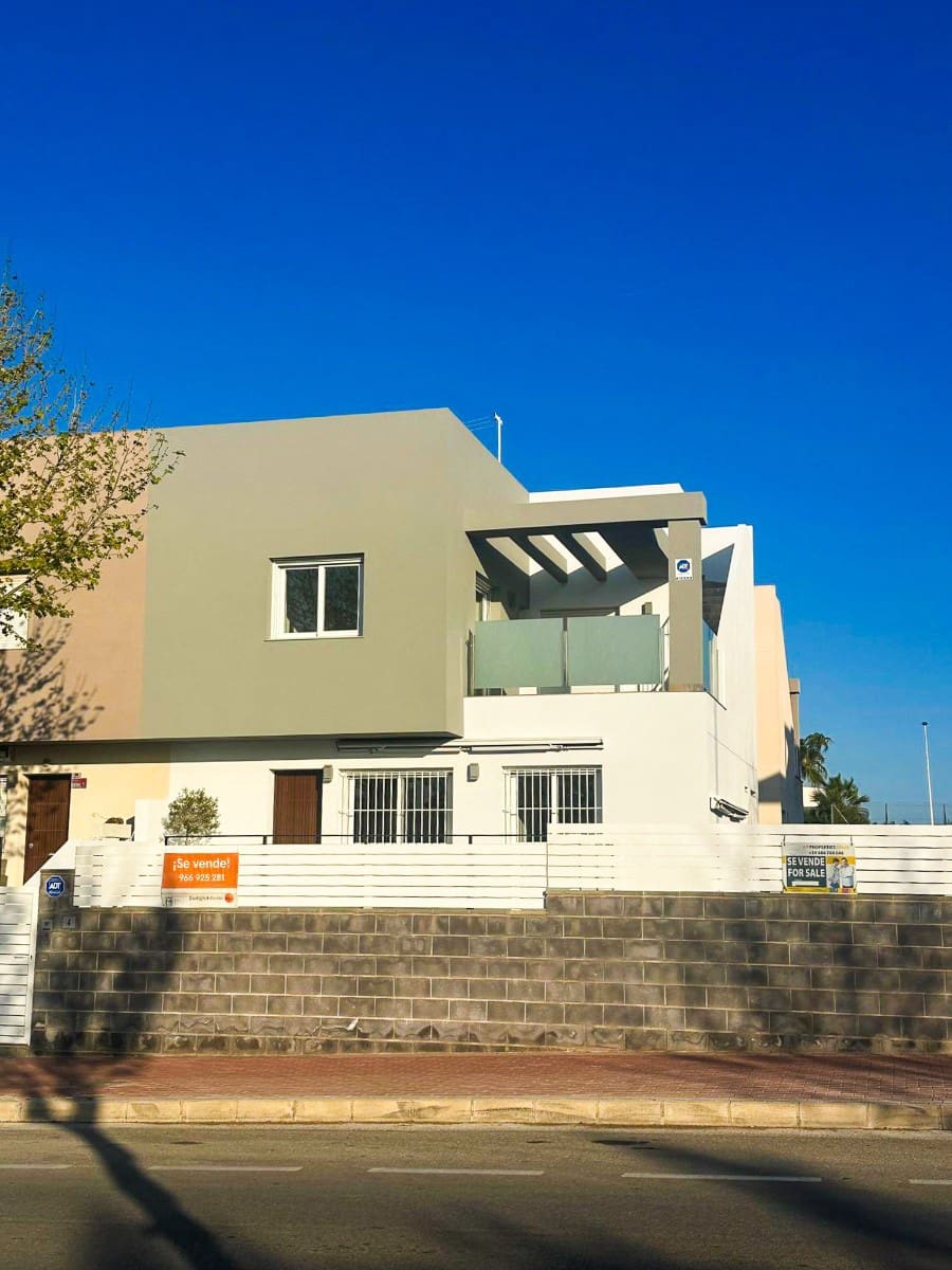 3 quarto Moradia para venda em Torrevieja com piscina garagem - 399 900 € (Ref: 9629806)