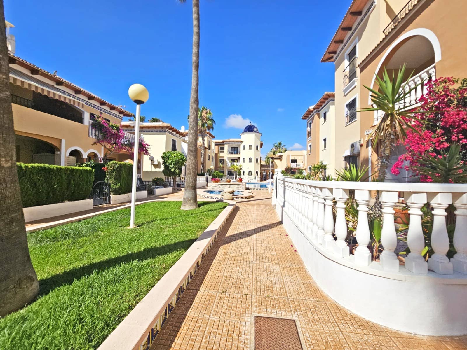 2 sovrum Strandlägenhet till salu i Los Alcazares med pool - 215 000 € (Ref: 9629809)