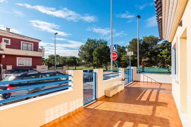 3 soverom Hus til salgs i Los Alcázares med svømmebasseng garasje - € 235 000 (Ref: 9629810)