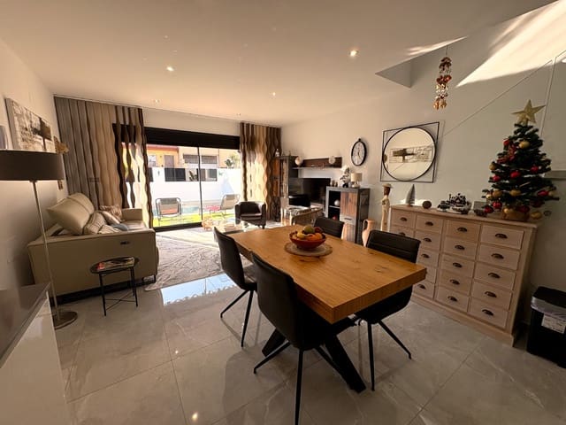 3 soverom Villa til salgs i San Pedro del Pinatar ciudad, San Pedro del Pinatar med svømmebasseng - € 420 000 (Ref: 9629812)