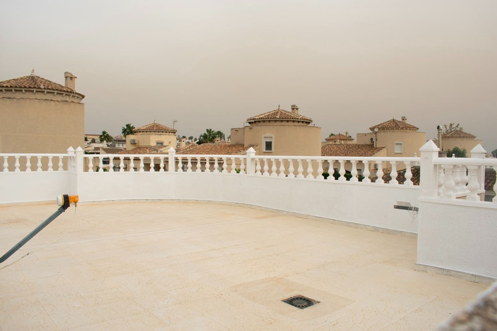 2 sypialnia Willa na sprzedaż w Torrevieja z basenem garażem - 337 000 € (Ref: 9629813)