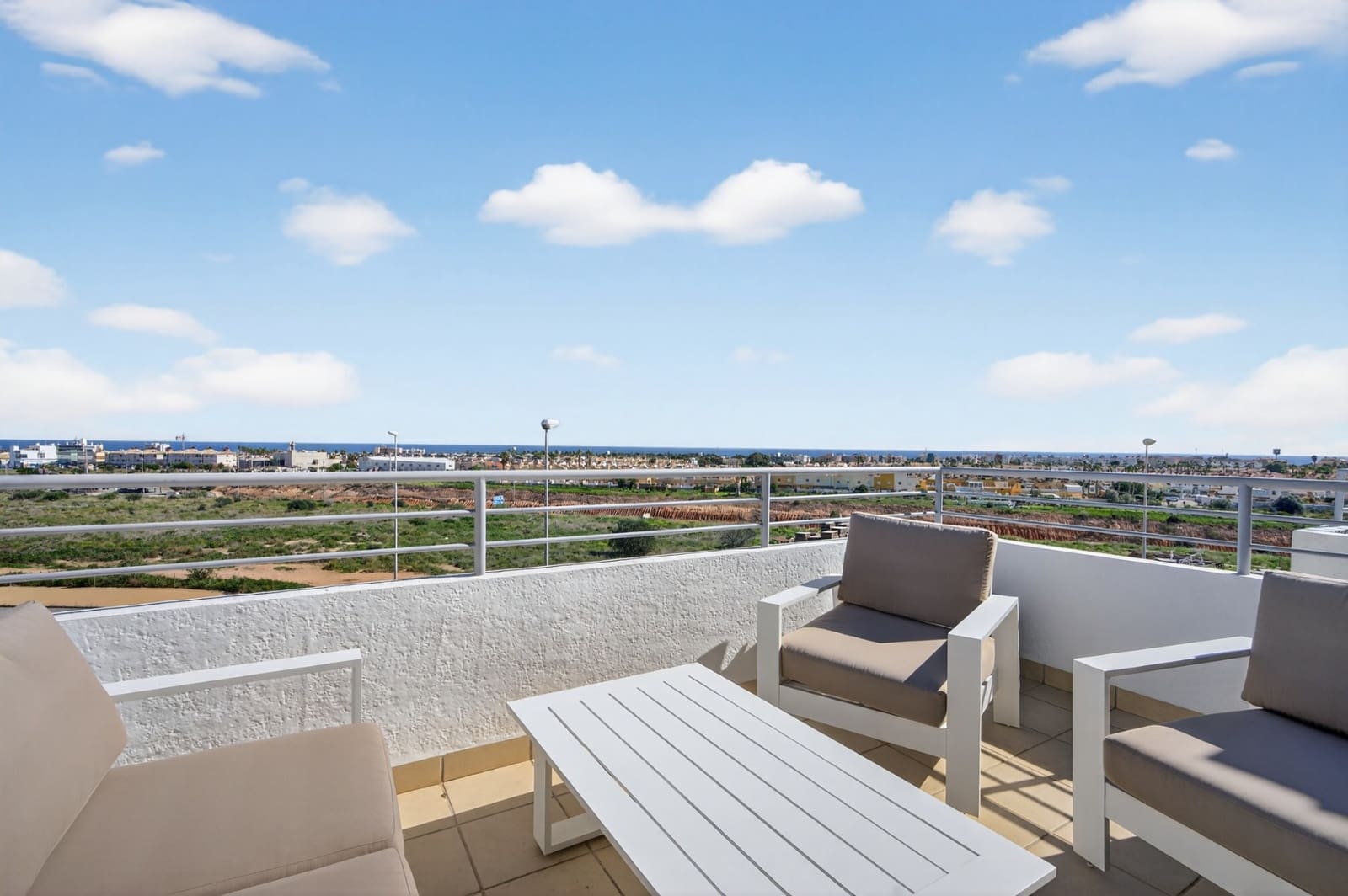 2 makuuhuone Kattohuoneisto myytävänä paikassa Dehesa de Campoamor mukana uima-altaan 
autotalli - 299 000 € (Ref: 9634103)