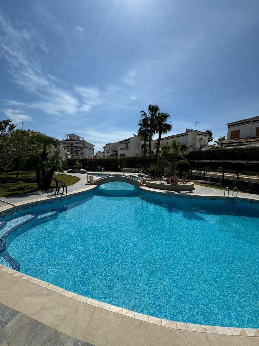 3 makuuhuone Huoneisto myytävänä paikassa La Mata mukana uima-altaan - 127 000 € (Ref: 9634112)