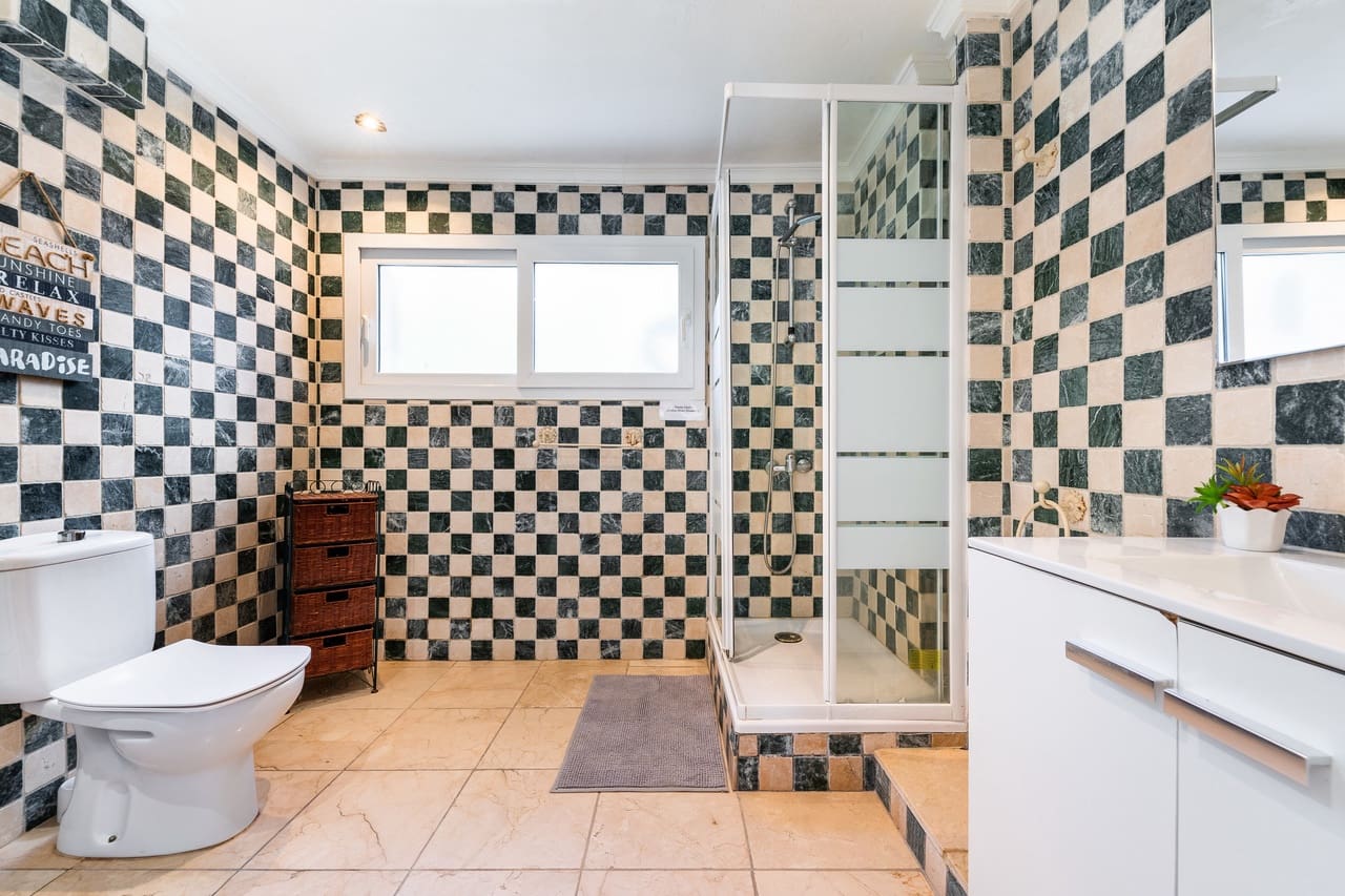 Chalet de 7 habitaciones en Dehesa de Campoamor en venta con piscina garaje - 1.350.000 € (Ref: 9637258)