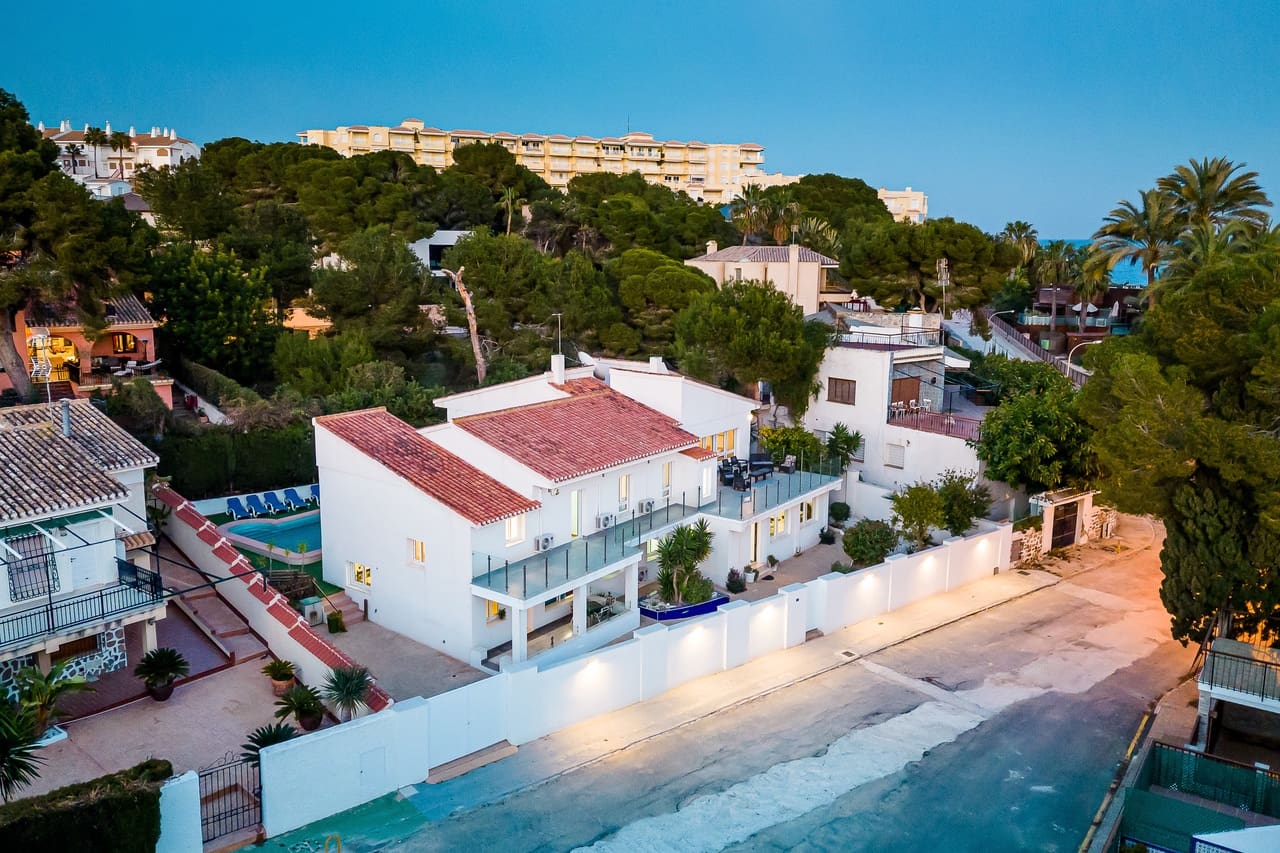 Chalet de 7 habitaciones en Dehesa de Campoamor en venta con piscina garaje - 1.350.000 € (Ref: 9637258)