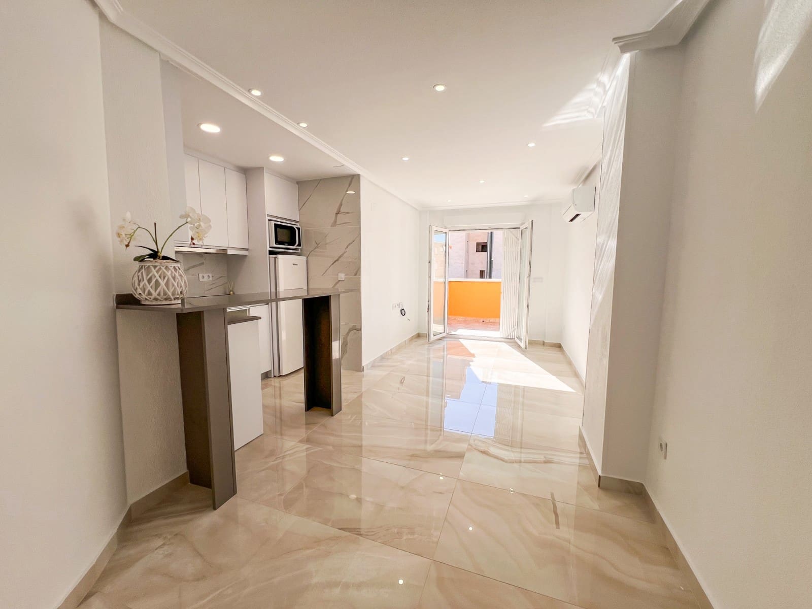 2 makuuhuone Kattohuoneisto myytävänä paikassa Torrevieja - 198 900 € (Ref: 9647880)