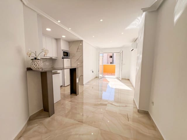 2 makuuhuone Kattohuoneisto myytävänä paikassa Puerto Deportivo, Torrevieja - 198 900 € (Ref: 9647880)