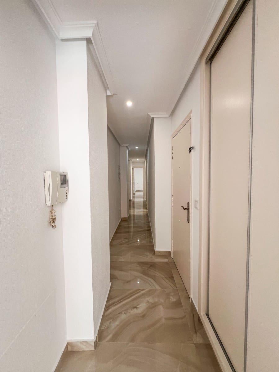 2 makuuhuone Kattohuoneisto myytävänä paikassa Torrevieja - 198 900 € (Ref: 9647880)