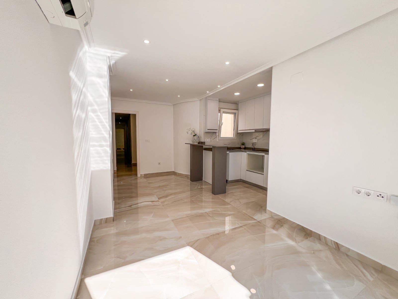 2 makuuhuone Kattohuoneisto myytävänä paikassa Torrevieja - 198 900 € (Ref: 9647880)