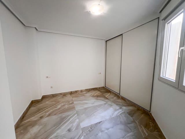 2 soveværelse Penthouse til salg i Puerto Deportivo, Torrevieja - € 198.900 (Ref: 9647880)