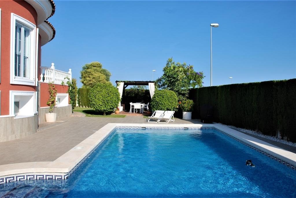 5 bedroom Villa for sale in Rojales with pool garage - € 790,000 (Ref: 9651253)