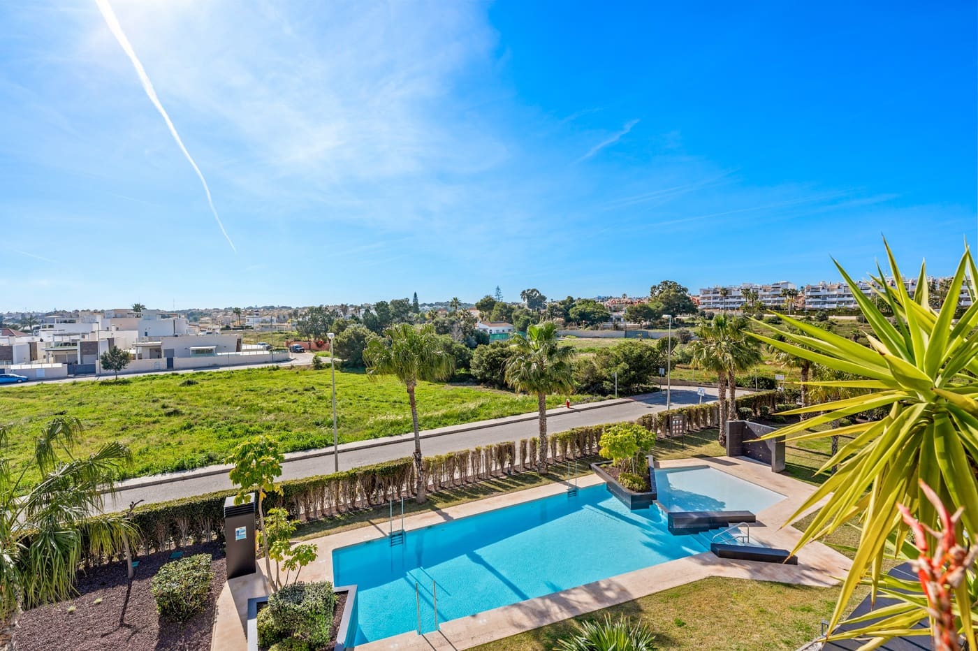 3 chambre Penthouse à vendre à Villamartin avec piscine garage - 639 000 € (Ref: 9651342)