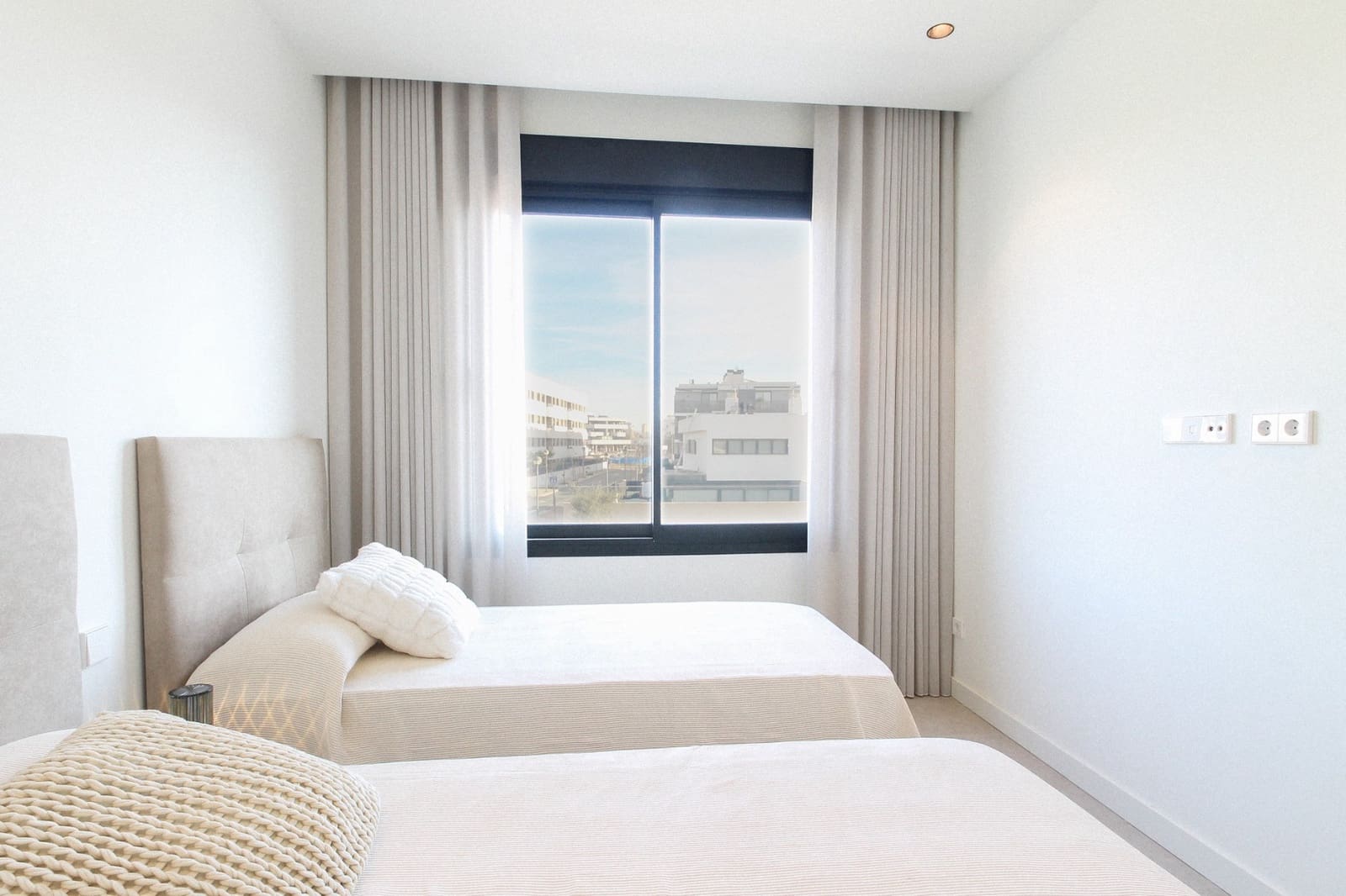 4 slaapkamer Villa te koop in Alicante stad met zwembad garage - € 729.000 (Ref: 9651345)