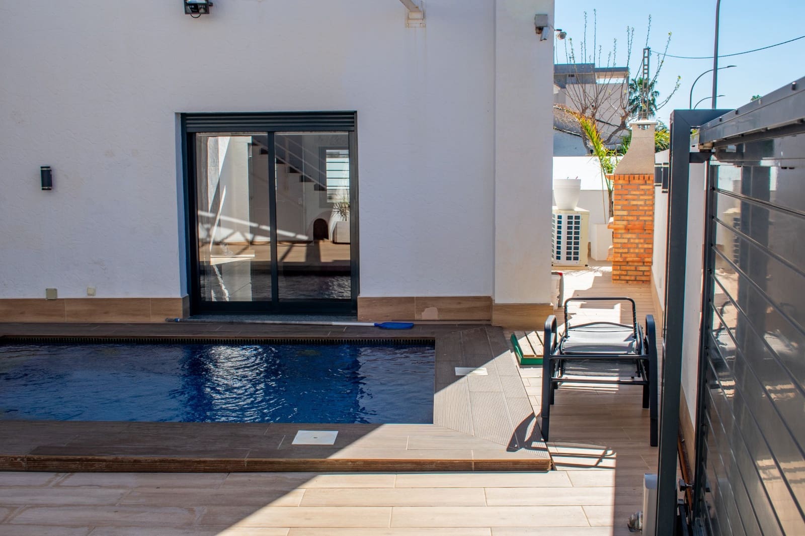4 bedroom Villa for sale in Torre de la Horadada with pool garage - € 595,000 (Ref: 9651349)