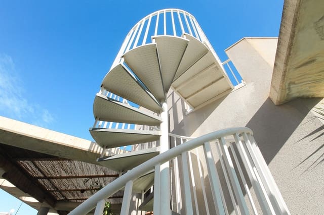 3 soverom Penthouse til salgs i Carolinas Altas, Alicante by - € 299 000 (Ref: 9651364)