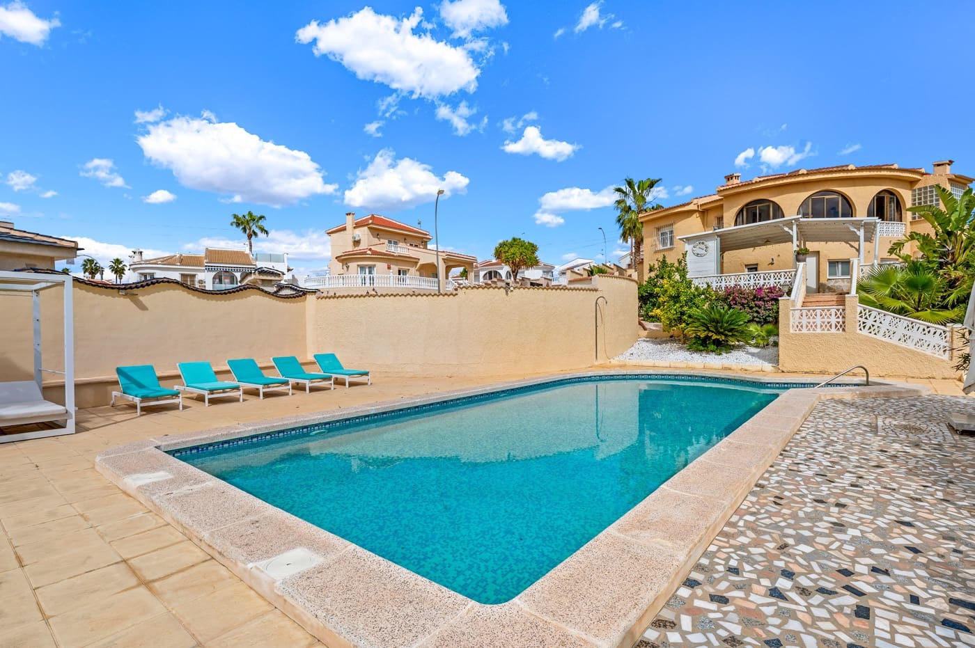 5 slaapkamer Villa te koop in Ciudad Quesada met zwembad - € 639.000 (Ref: 9666147)