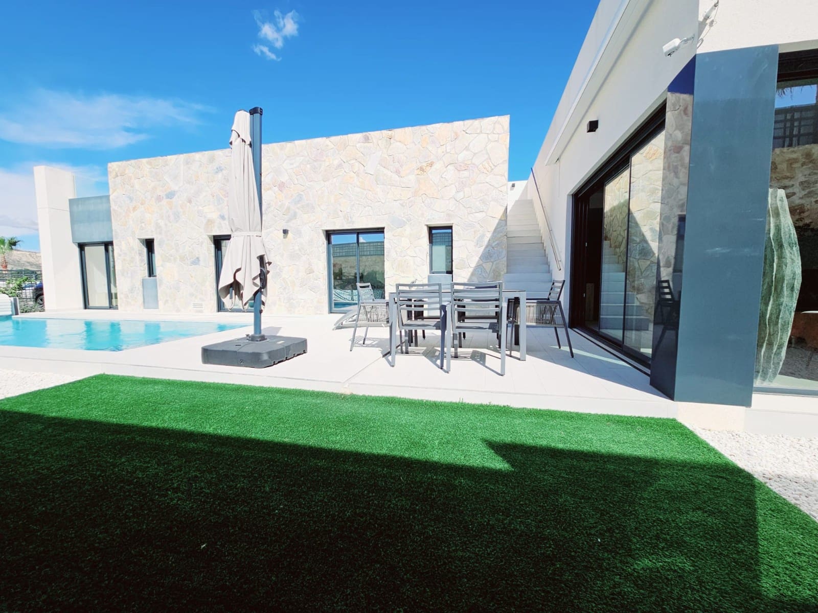 3 soveværelse Villa til salg i Algorfa med swimmingpool - € 560.000 (Ref: 9670232)