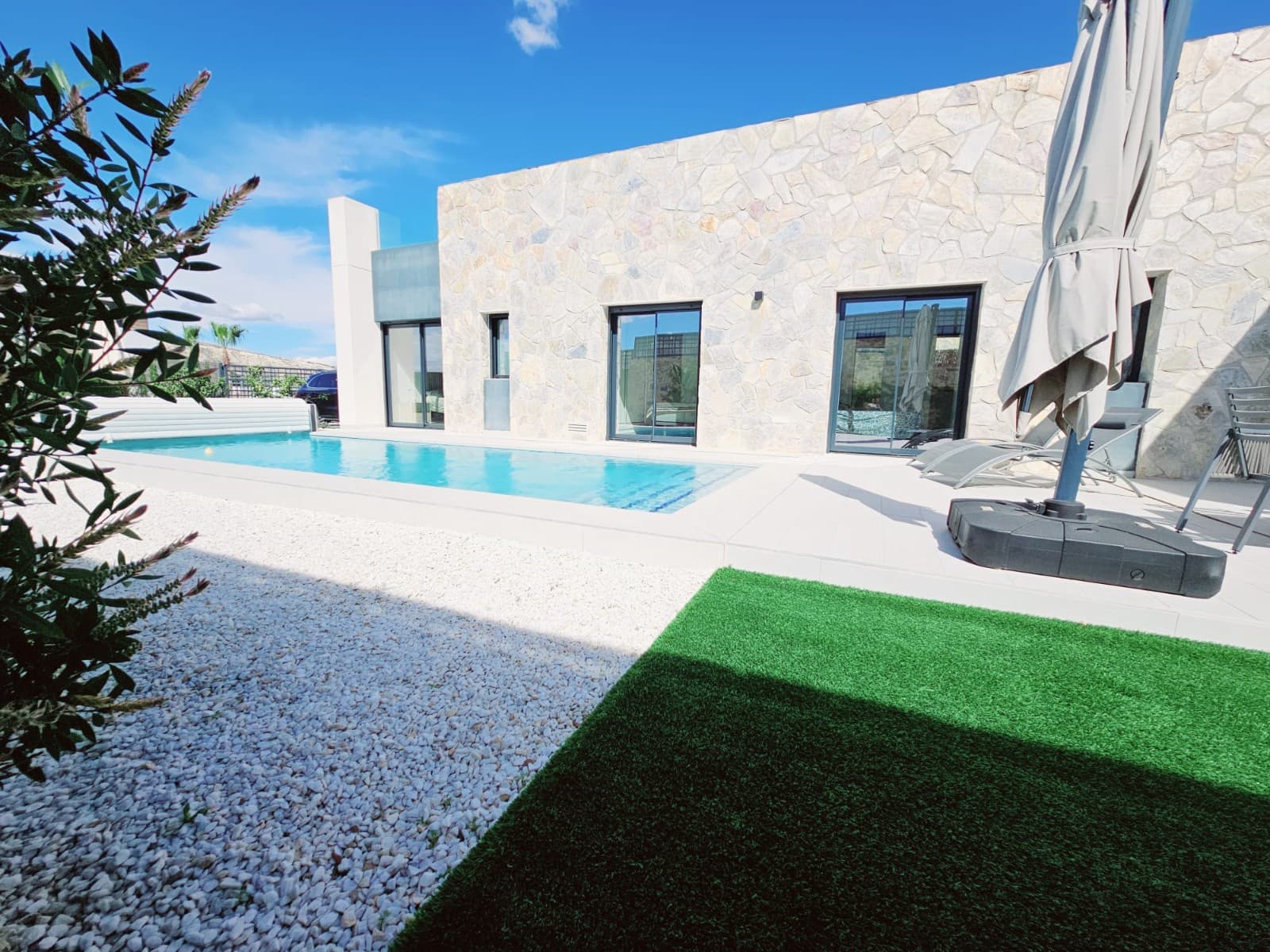 3 soveværelse Villa til salg i Algorfa med swimmingpool - € 560.000 (Ref: 9670232)