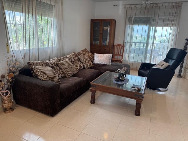 5 bedroom Villa for sale in Benijófar with pool - € 300,000 (Ref: 9670237)