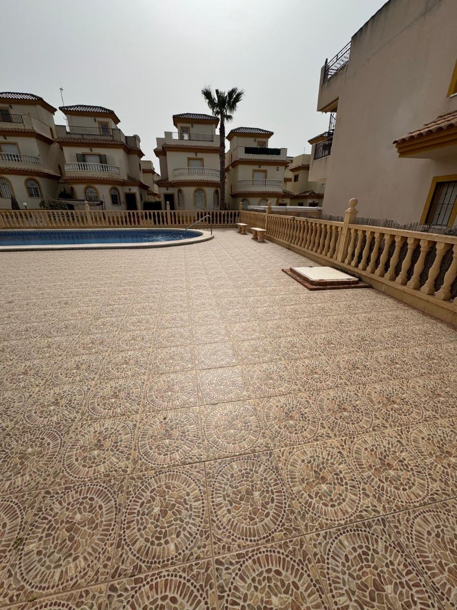 2 Zimmer Penthouse zu verkaufen in San Fulgencio mit Pool - 165.000 € (Ref: 9670256)