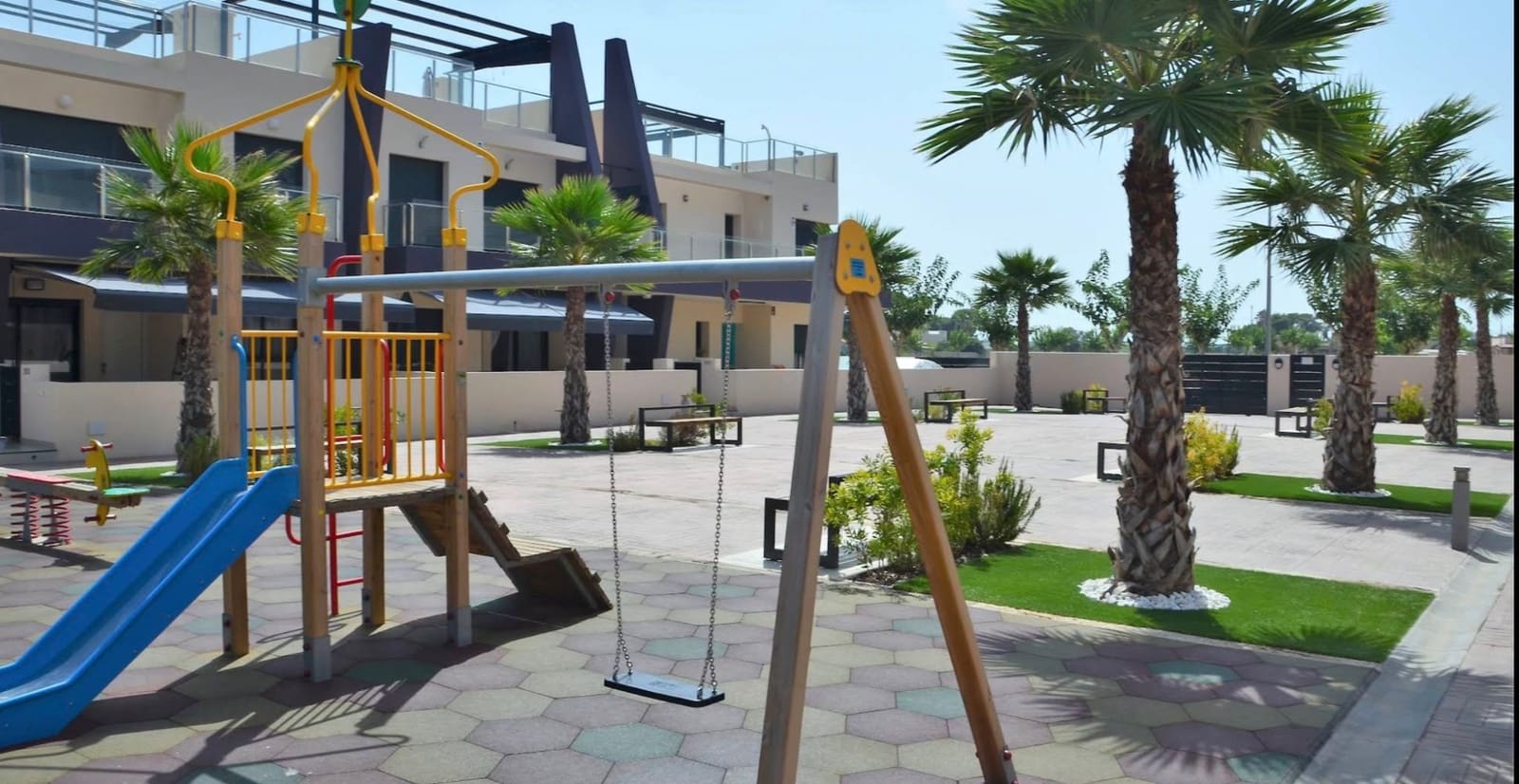 2 bedroom Townhouse for sale in Torre de la Horadada with pool - € 290,000 (Ref: 9679625)