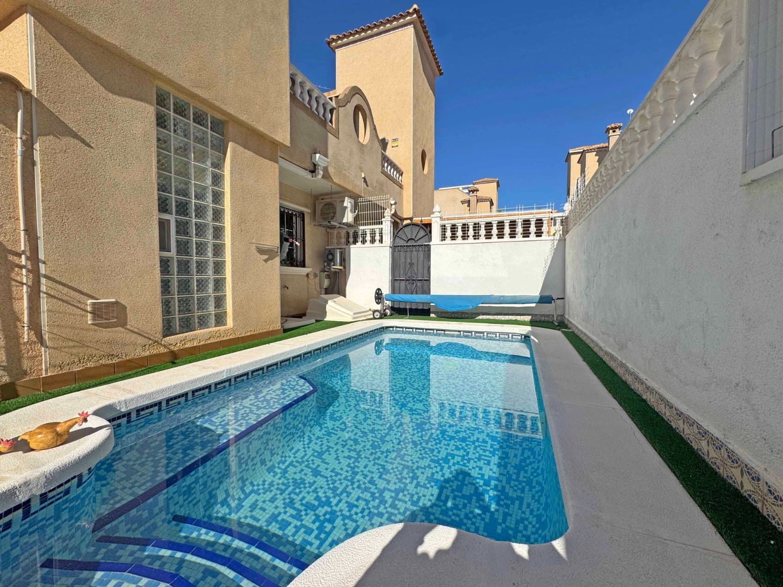 2 soveværelse Byhus til salg i Villamartin med swimmingpool - € 279.900 (Ref: 9686211)