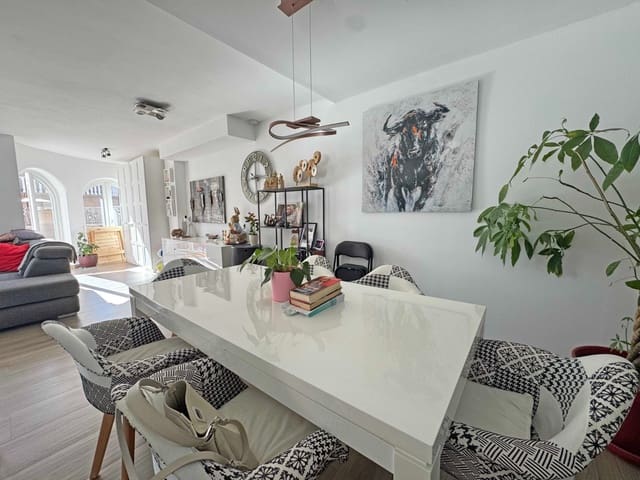 2 soveværelse Byhus til salg i Villamartin, Orihuela med swimmingpool - € 279.900 (Ref: 9686211)