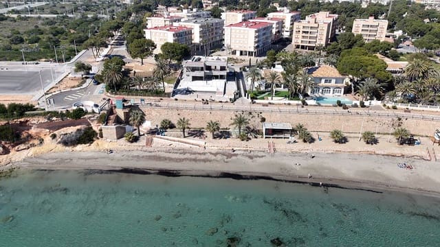 5 soveværelse Villa til salg i Punta Prima, Orihuela med swimmingpool garage - € 3.900.000 (Ref: 9690333)