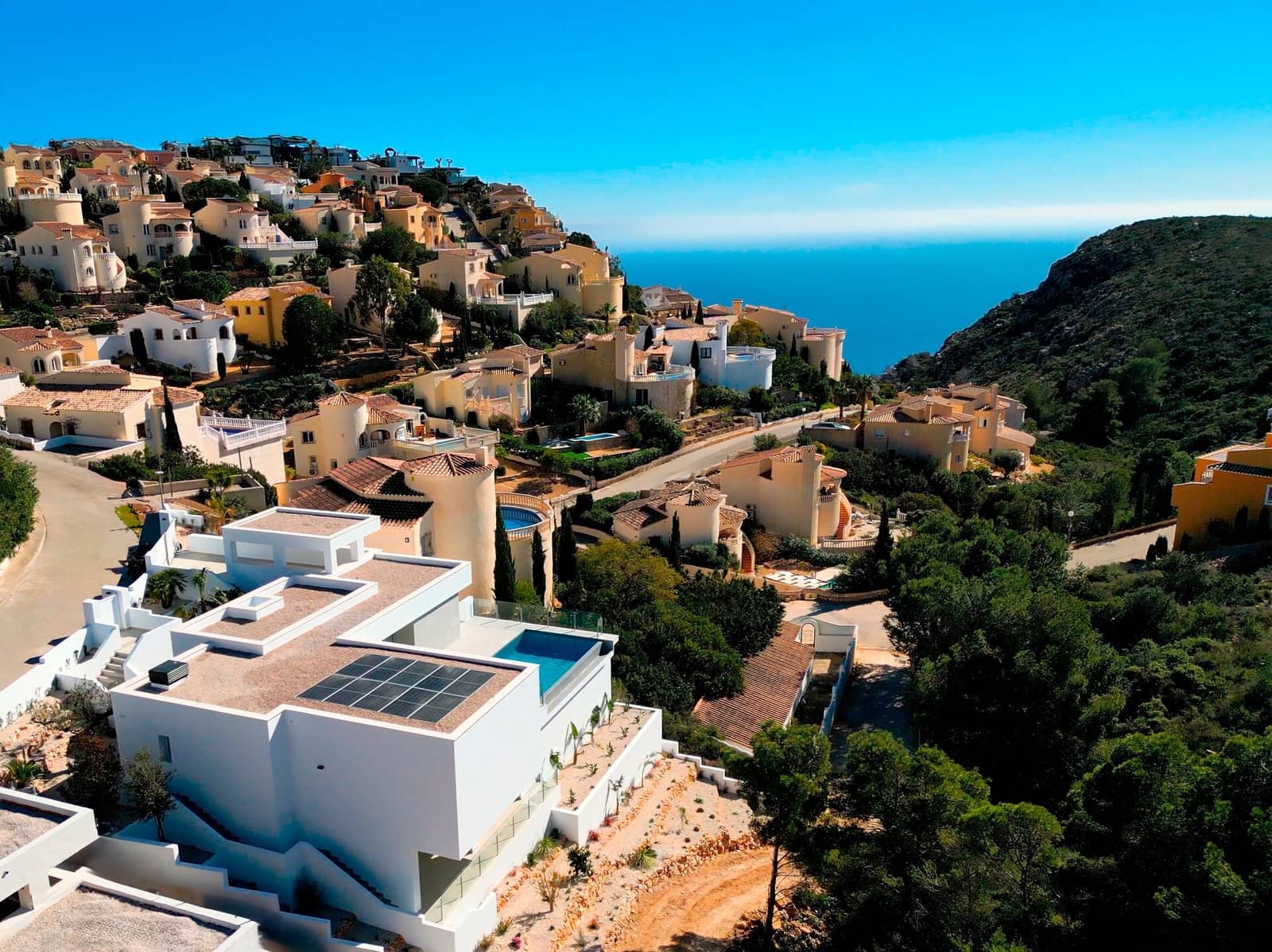 4 bedroom Villa for sale in Cumbre del Sol with garage - € 1,378,000 (Ref: 9711179)