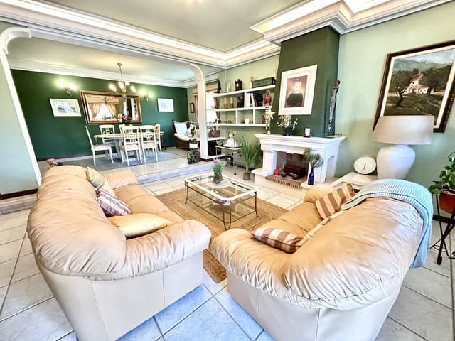 6 soveværelse Villa til salg i Los Europeos, Torrevieja med swimmingpool garage - € 950.000 (Ref: 9728581)