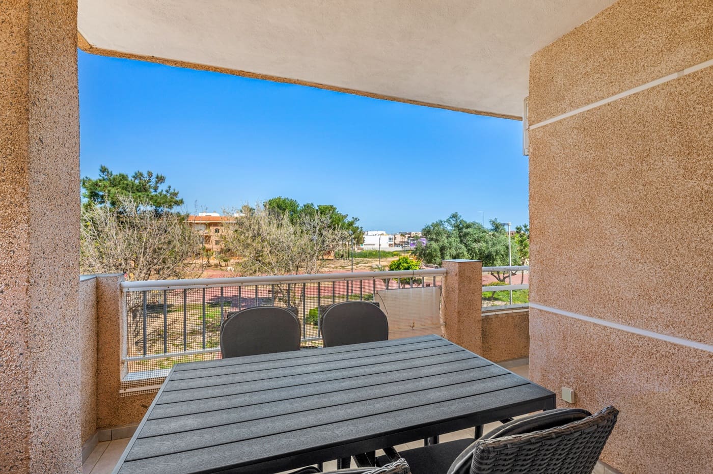 3 slaapkamer Strandappartement te koop in Los Urrutias - € 150.000 (Ref: 9760140)