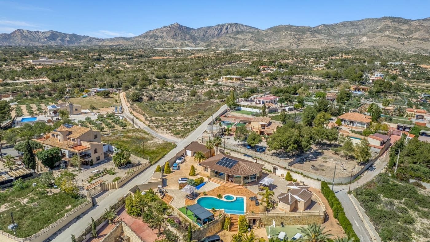 5 quarto Quinta/Casa Rural para venda em Crevillente / Crevillent com piscina garagem - 599 000 € (Ref: 9760144)