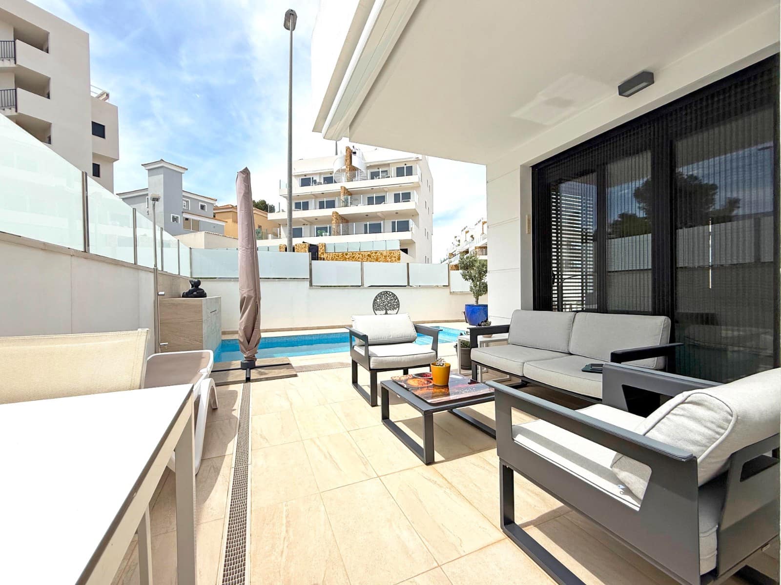 3 makuuhuone Huvila myytävänä paikassa Villamartin mukana uima-altaan - 495 000 € (Ref: 9761692)