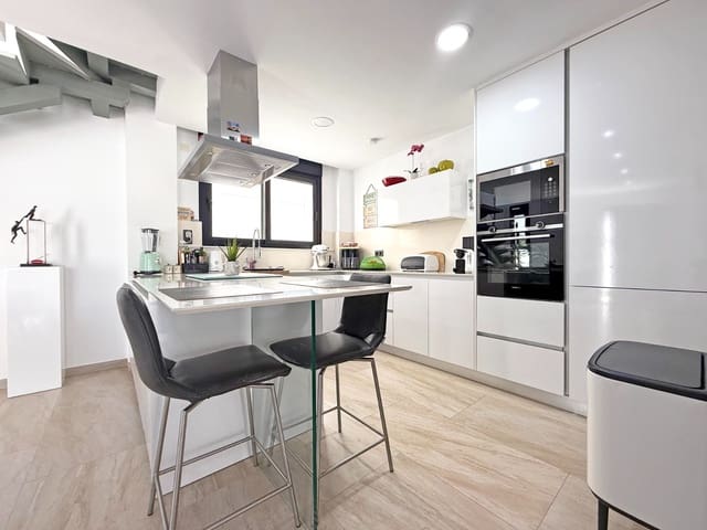 3 makuuhuone Huvila myytävänä paikassa Villamartin, Orihuela mukana uima-altaan - 495 000 € (Ref: 9761692)