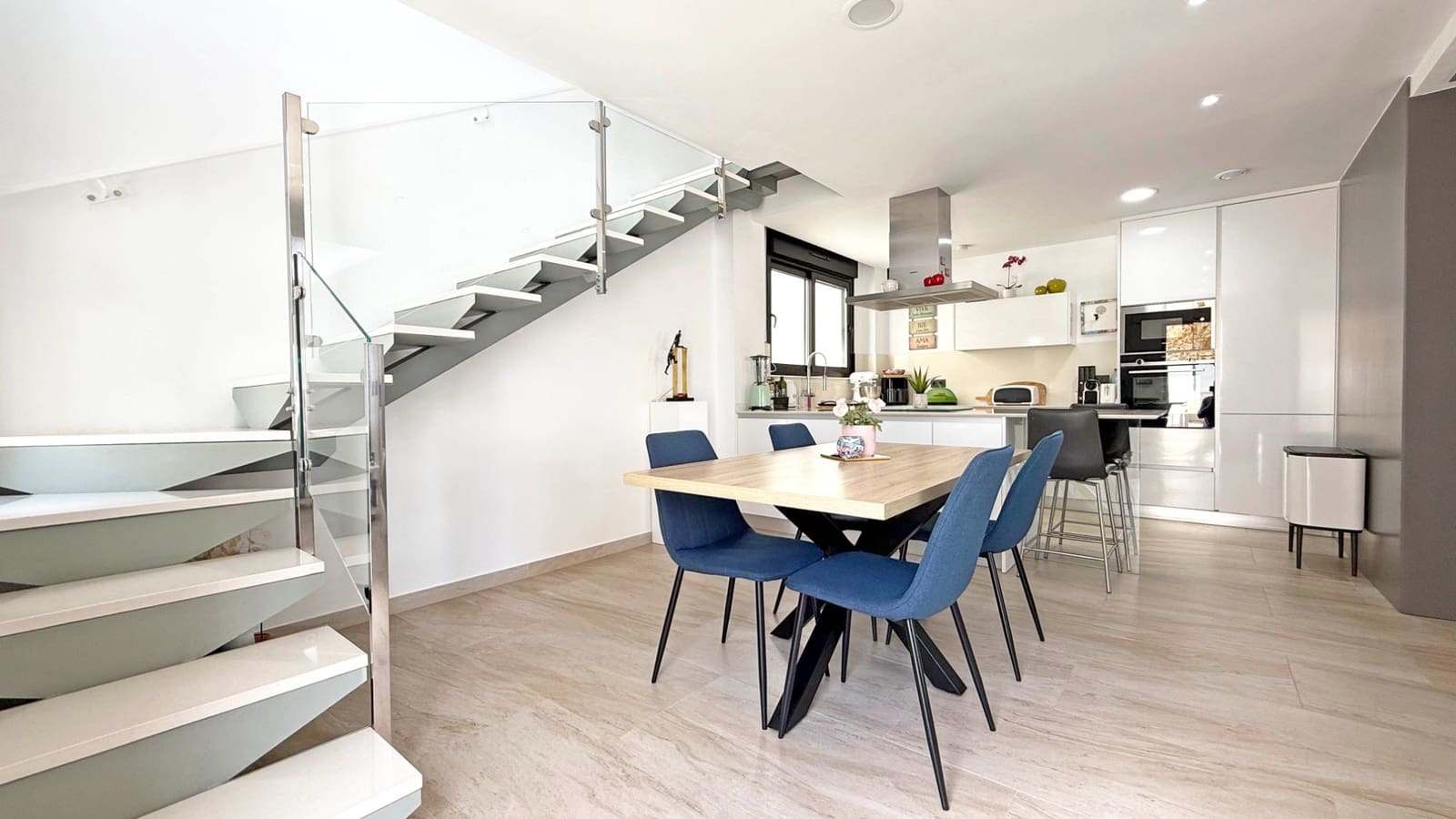 3 makuuhuone Huvila myytävänä paikassa Villamartin mukana uima-altaan - 495 000 € (Ref: 9761692)