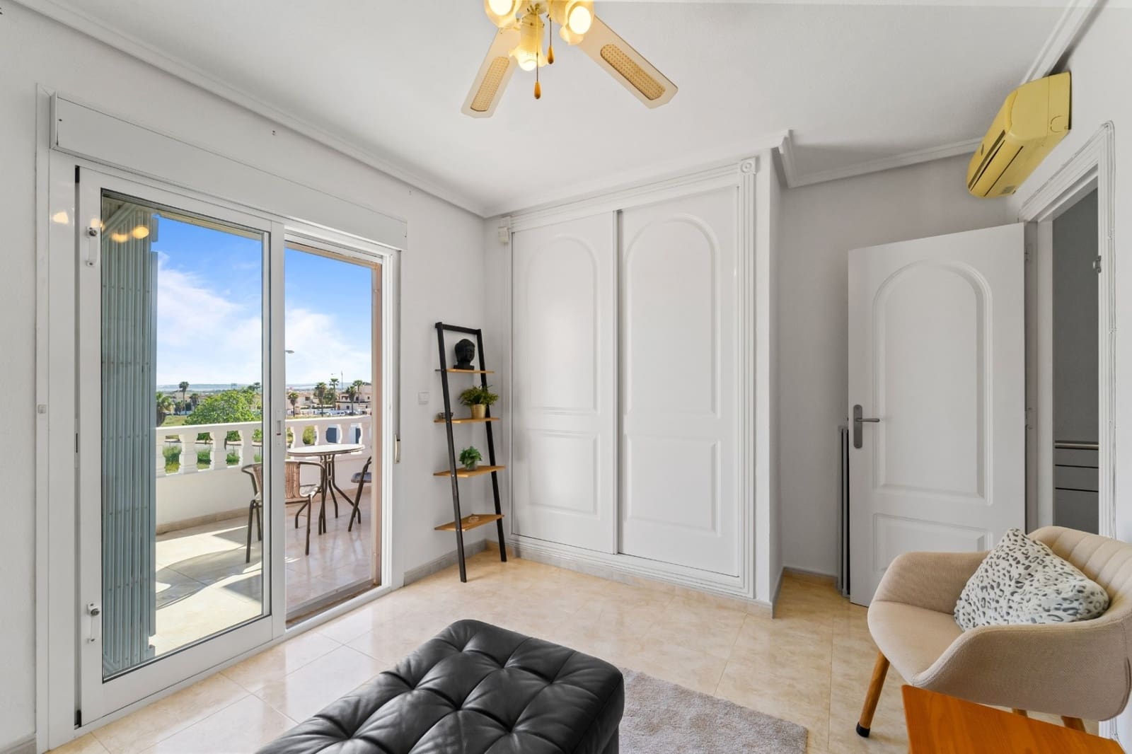 3 makuuhuone Omakotitalo myytävänä paikassa Ciudad Quesada mukana uima-altaan - 240 000 € (Ref: 9761697)